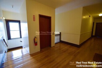 29 Park Dr in Boston, MA - Foto de edificio - Building Photo