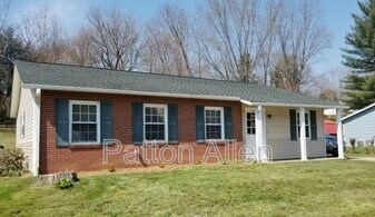 88 Lees Creek Rd in Asheville, NC - Building Photo