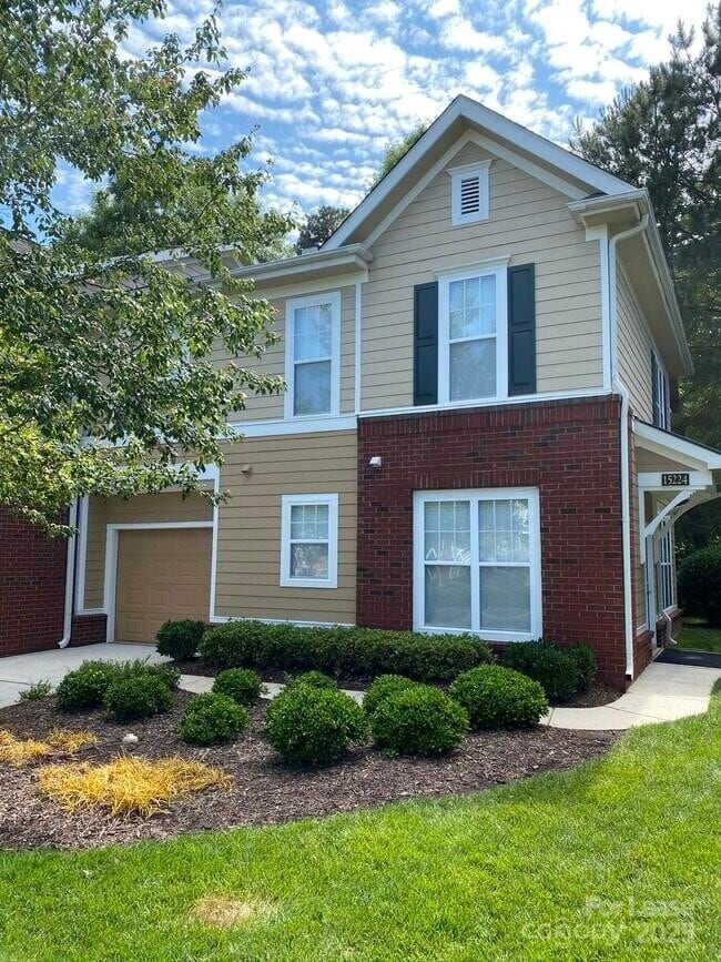 property at 15224 Coventry Ct Ln