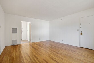 10900 Santa Monica Blvd in Los Angeles, CA - Building Photo - Building Photo