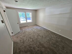 949 Pleasant Valley Rd #8-4, Unit c/o 217 DRT LLC in South Windsor, CT - Building Photo - Building Photo