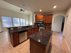 34 N Montfair Park Cir in Spring, TX - Building Photo - Building Photo