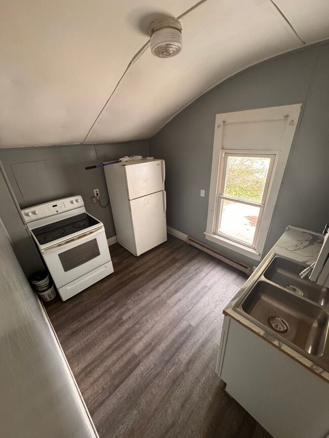 property at 609 W Marion St