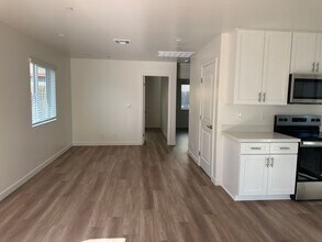 916 W Perdew Ave in Ridgecrest, CA - Building Photo - Building Photo