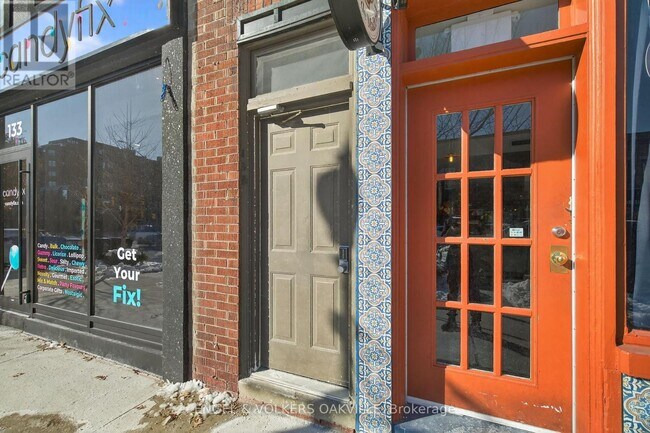 131 Lakeshore Rd E in Oakville, ON - Building Photo - Building Photo