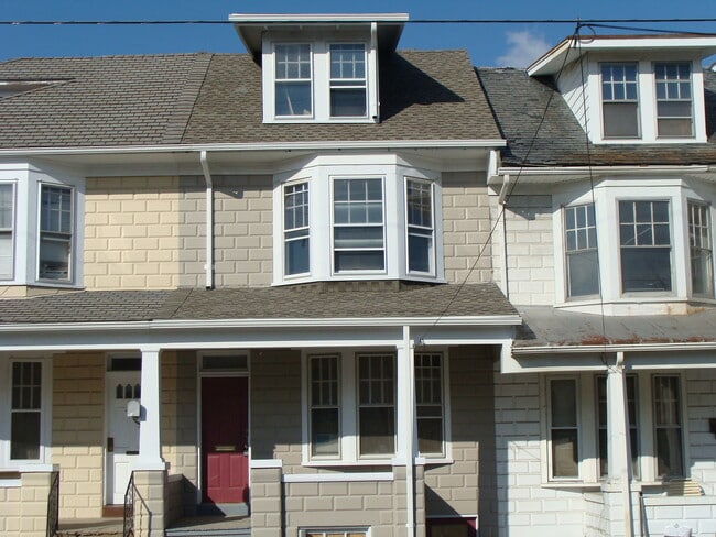 property at 303 E Cottage Pl