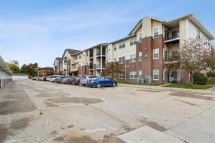 621 Grandview Ct in Iowa City, IA - Building Photo