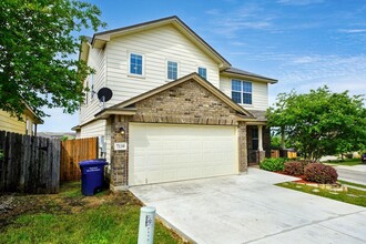 7110 Phoebe View in San Antonio, TX - Building Photo - Building Photo