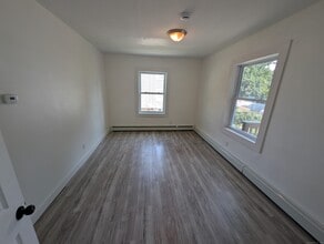 23 Dunn Ave in Naugatuck, CT - Building Photo - Building Photo