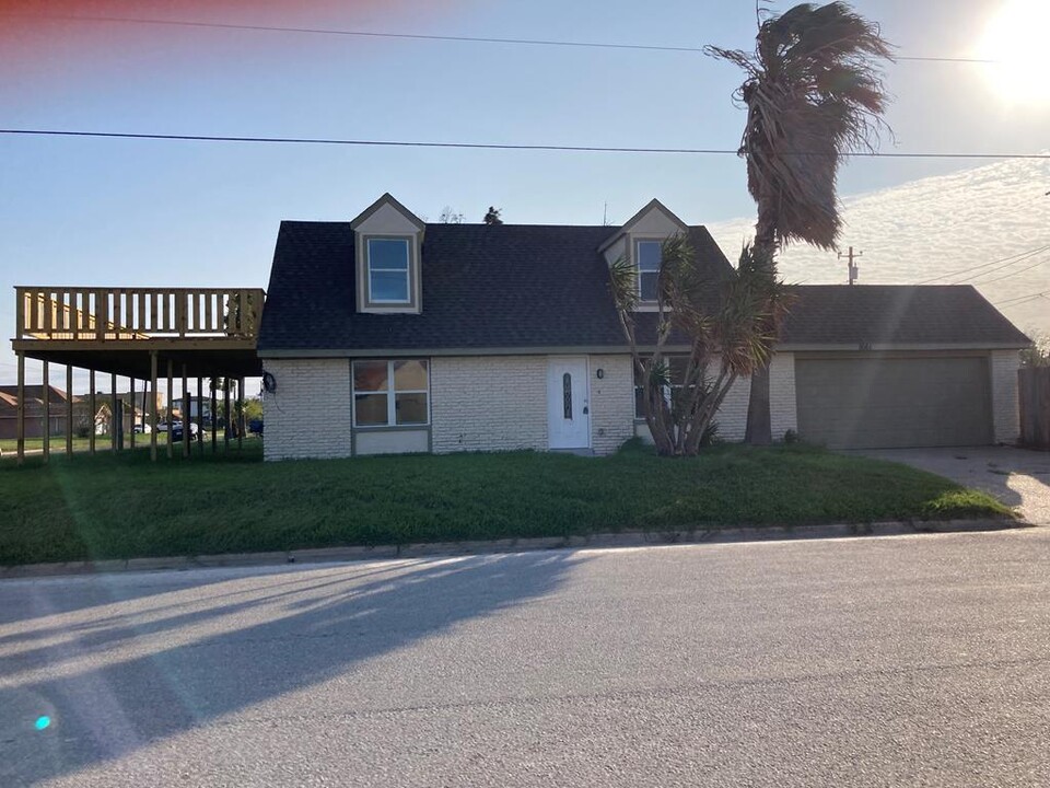 1661 2nd St in Port Isabel, TX - Building Photo