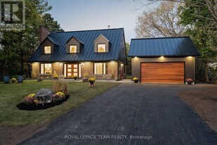 5575 S Sunset Dr in Ottawa, ON - Building Photo