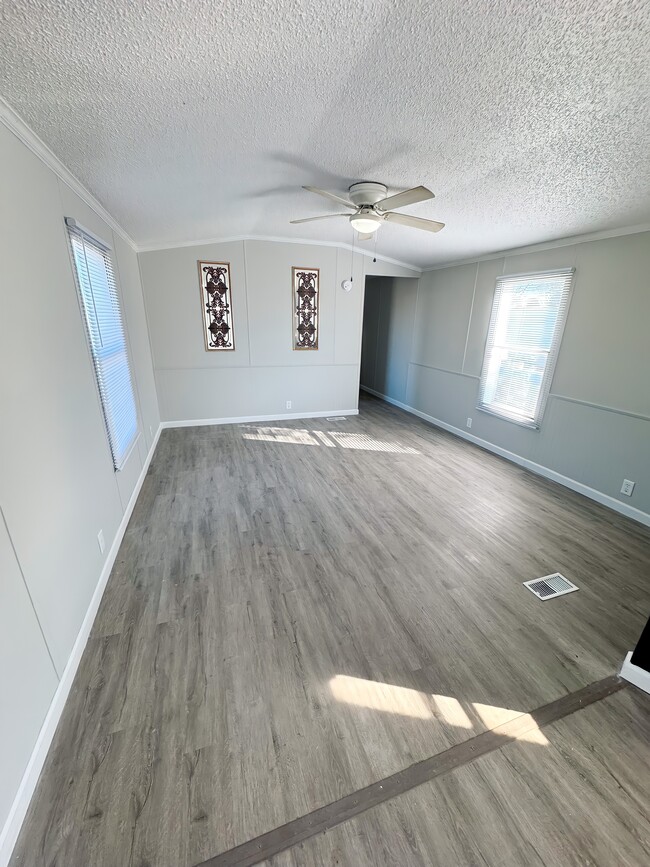 2552 Smith Ave in Marshalltown, IA - Building Photo - Building Photo