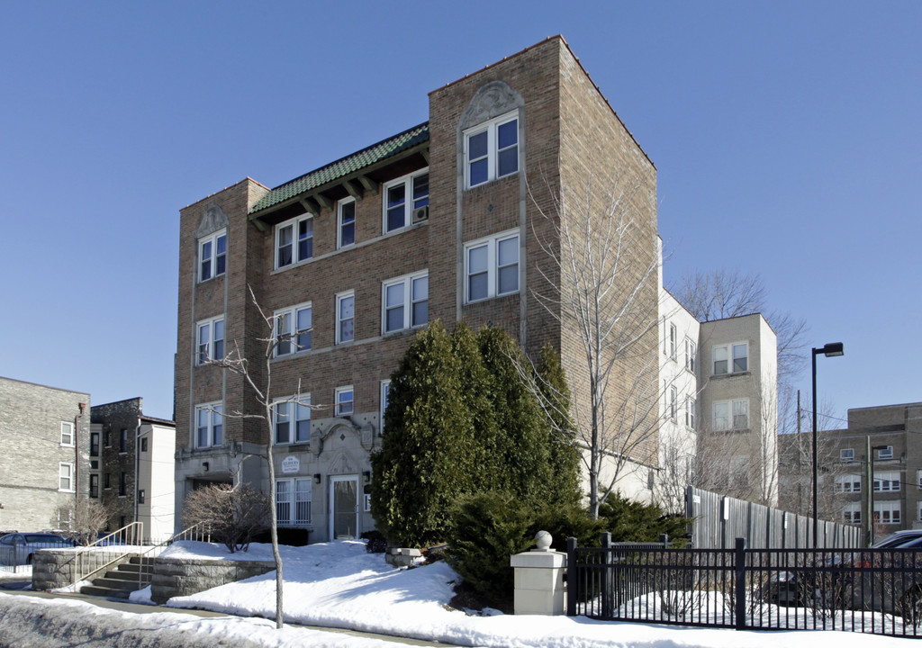 Kilbourn Apartments in Milwaukee, WI - Building Photo