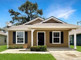 7426 Blue Jay Dr in Texas City, TX - Building Photo