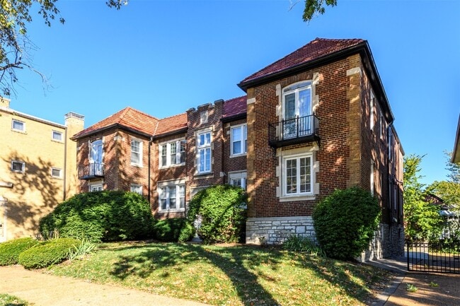 7331 Forsyth Blvd in Clayton, MO - Building Photo - Building Photo