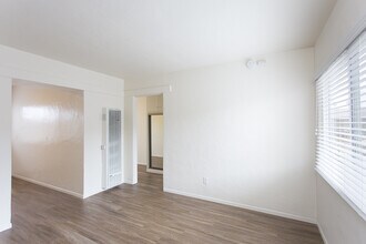 4917 Saratoga Ave-Unit -4917 in San Diego, CA - Building Photo - Building Photo