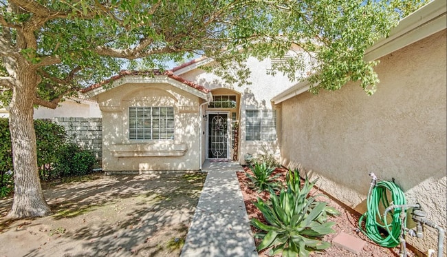 8708 Fox Run Dr in Bakersfield, CA - Building Photo - Building Photo