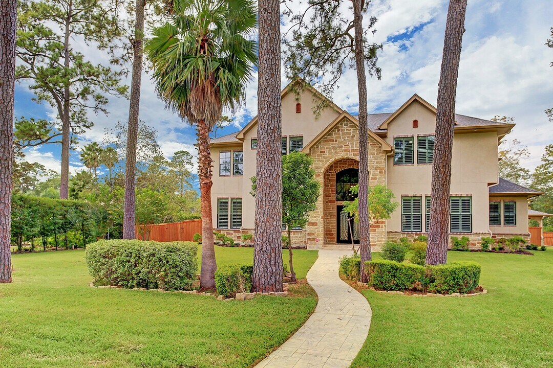 325 Bunker Hill Rd in Houston, TX - Building Photo