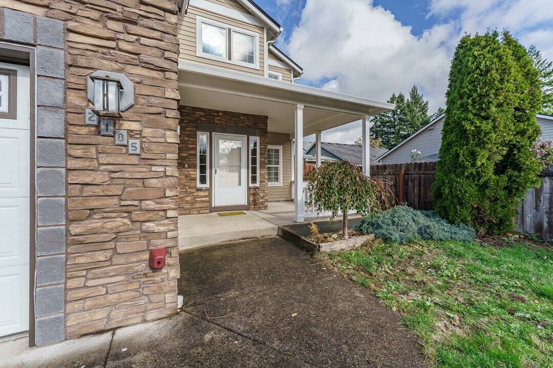 2185 N P St in Washougal, WA - Building Photo