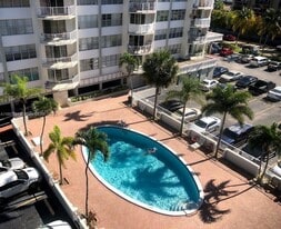 16710 NE 9th Ave in North Miami Beach, FL - Building Photo