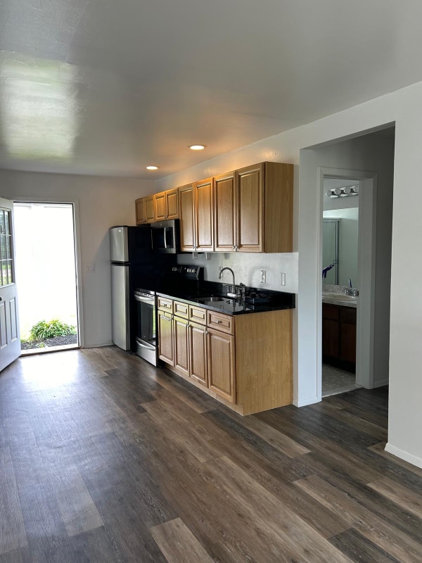 647 Shore Dr in Oakdale, NY - Foto de edificio - Building Photo