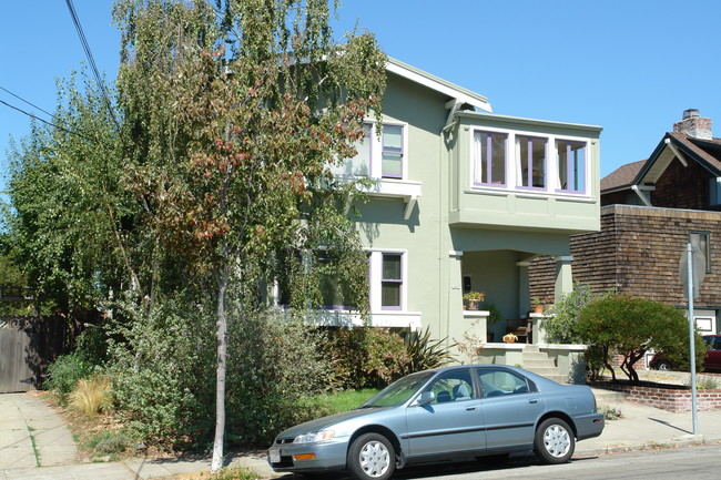 4301 Gilbert St in Oakland, CA - Building Photo - Building Photo