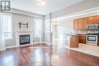 160 Harbourside Dr in Whitby, ON - Building Photo - Building Photo