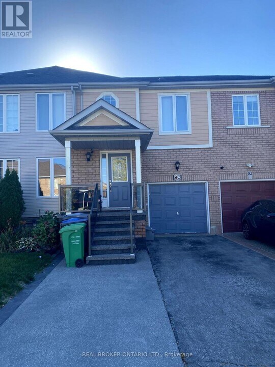 80 Redfinch Way in Brampton, ON - Building Photo
