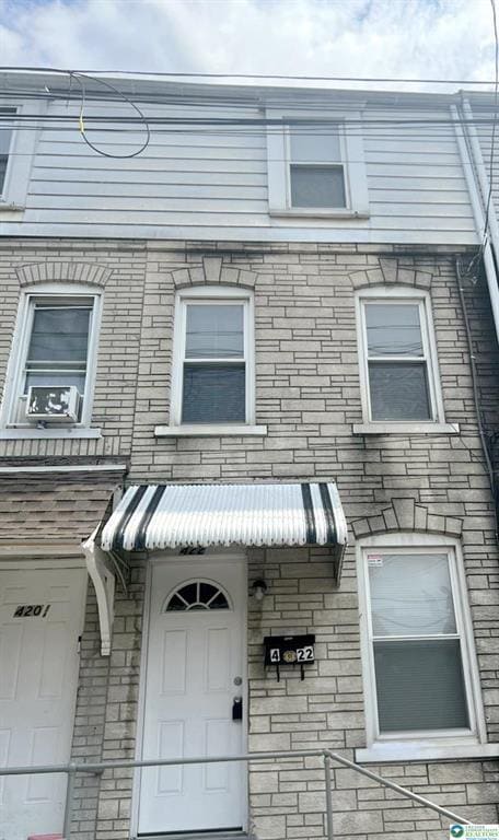 property at 422 W Whitehall St