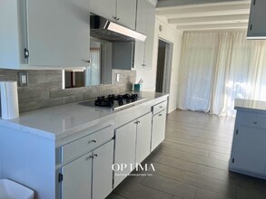 16744 Donmetz St in Los Angeles, CA - Building Photo - Building Photo