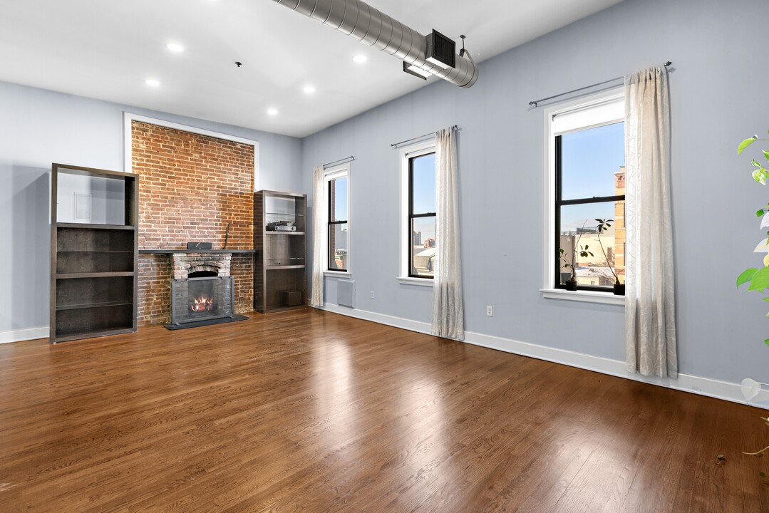 321 Washington St, Unit 4 in Hoboken, NJ - Building Photo