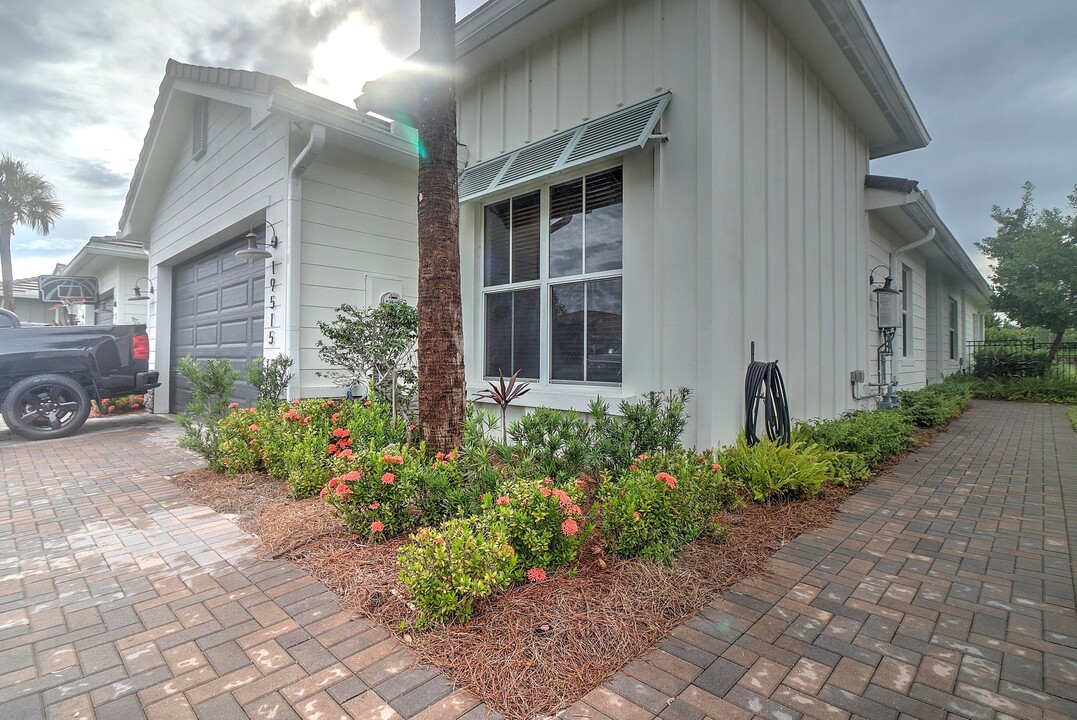 19515 Weathervane Way in Westlake, FL - Building Photo