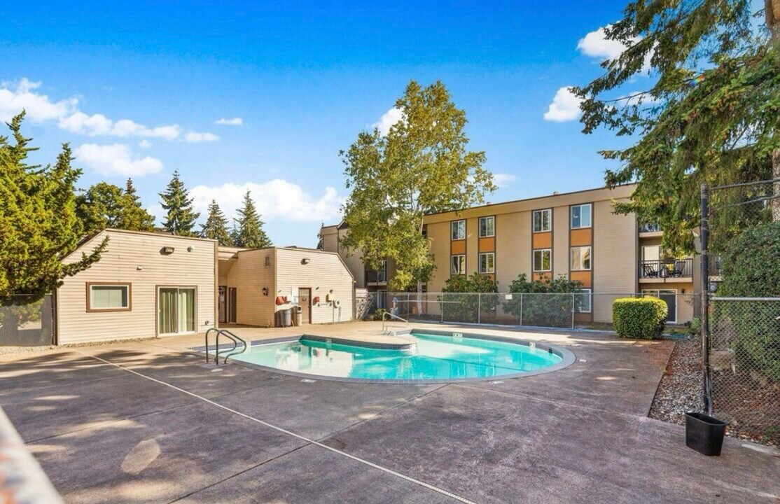 14620 NE 32nd St, Unit F7 in Bellevue, WA - Building Photo