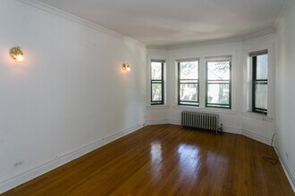 1913 W Larchmont Ave, Unit B2 in Chicago, IL - Foto de edificio - Building Photo