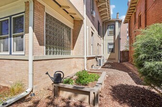 1176 N Gaylord St in Denver, CO - Building Photo - Building Photo