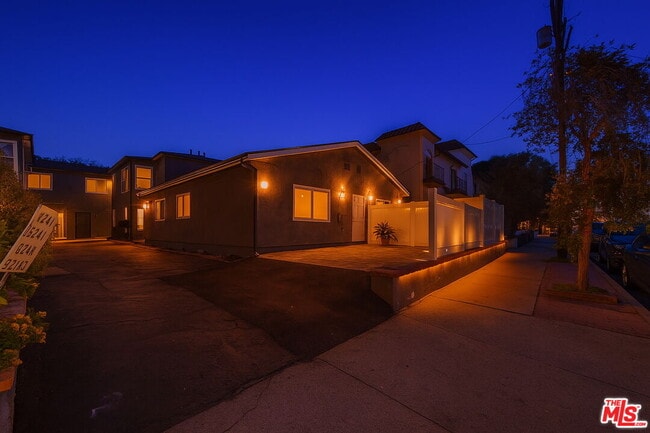 property at 5248 Whitsett Ave