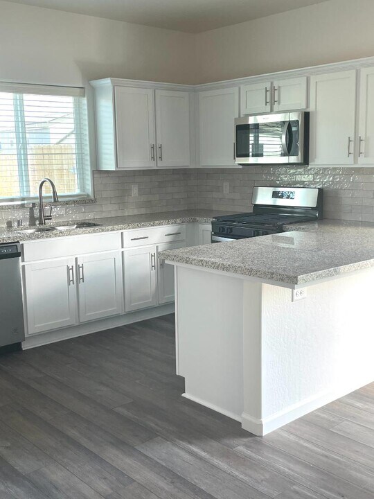 3804-3808 S Burke St in Visalia, CA - Building Photo