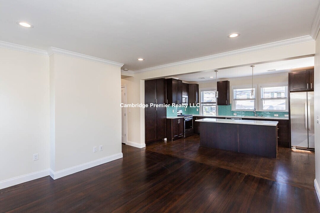745 Fellsway in Medford, MA - Building Photo