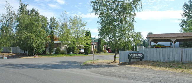 Woodland Estates Mobile Home Park in Puyallup, WA - Foto de edificio - Building Photo