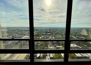 1636 N Wells St, Unit 3412 in Chicago, IL - Building Photo - Building Photo