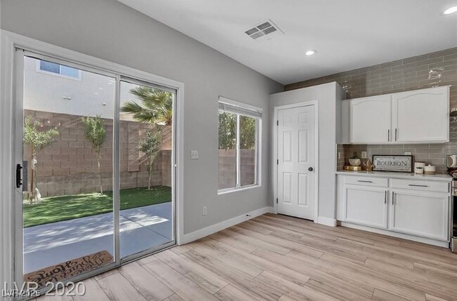 property at 254 Little Minah Ct