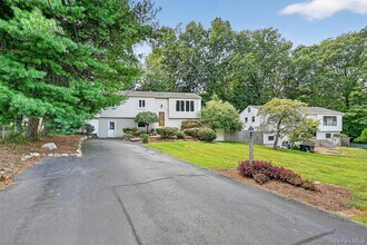 731 Manette Ln in Valley Cottage, NY - Foto de edificio - Building Photo