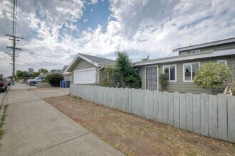 769 Magnolia Ave in Carlsbad, CA - Foto de edificio - Building Photo