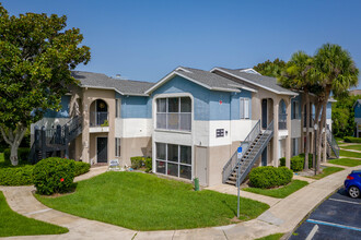 Park Village Apartments in Melbourne, FL - Foto de edificio - Building Photo