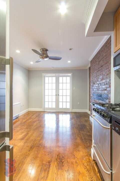 44 Avenue B in New York, NY - Building Photo