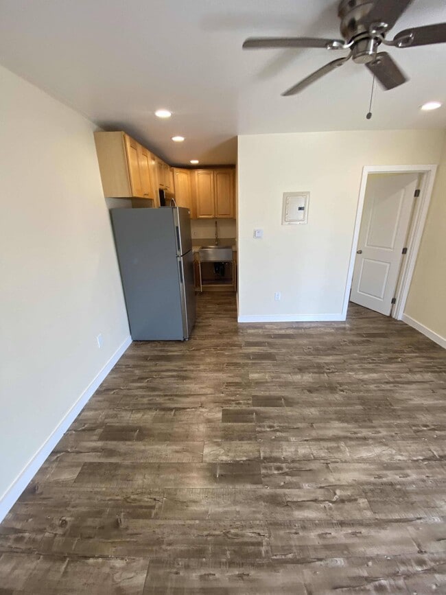 424 W Gage Ave in Los Angeles, CA - Foto de edificio - Building Photo