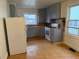 108 S Warner St, Unit A in Woodbury, NJ - Building Photo