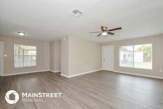 3019 Clay Cir in Sarasota, FL - Building Photo - Building Photo