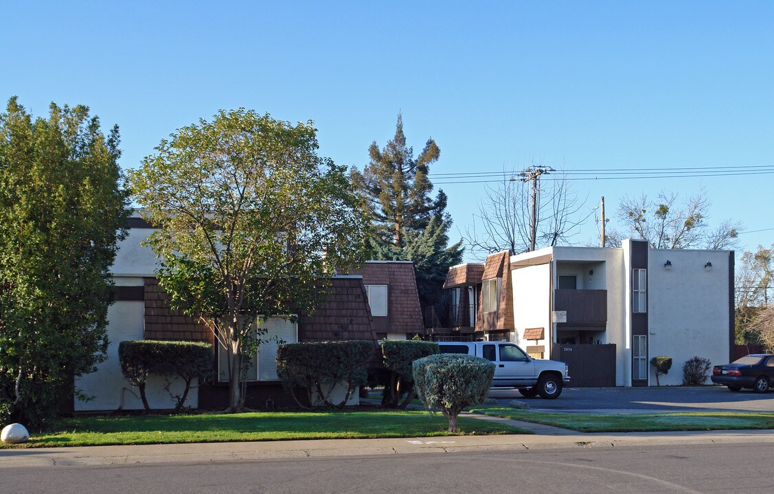 2030 20th Ave in Sacramento, CA - Building Photo