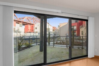 1010 NW Naito Pkwy in Portland, OR - Building Photo - Building Photo